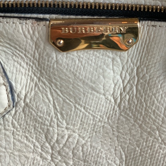 AUTHENTIC BURBERRY Dewsbury Grain Check Leather Tote - Picture 8 of 13